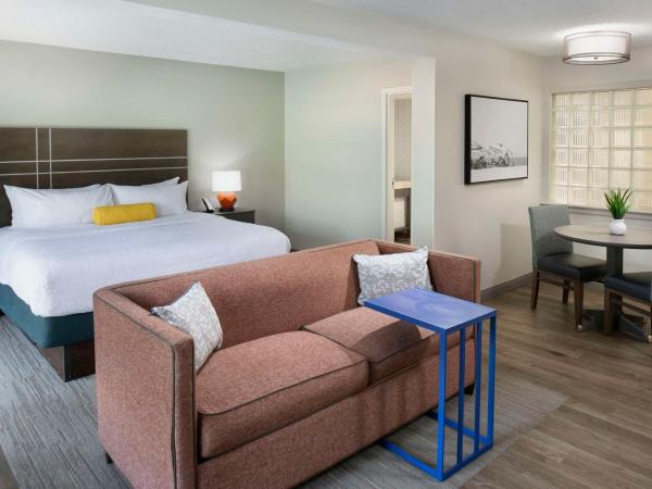 Hampton Inn Northwood : photo 1 de la chambre suite lit king-size 1 chambre avec bain à remous - non-fumeurs