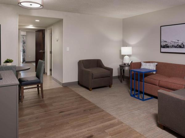 Hampton Inn Northwood : photo 2 de la chambre suite avec 2 lits queen-size et canapé-lit - non-fumeurs