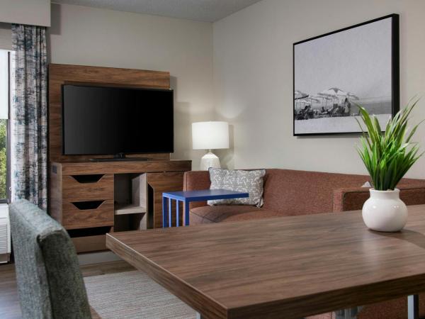 Hampton Inn Northwood : photo 2 de la chambre suite junior lit king-size avec canapé-lit – non-fumeurs