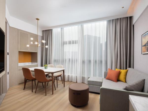 Home2 Suite by Hilton Wuhan Economic Development Zone : photo 1 de la chambre suite