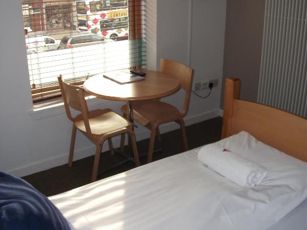 Edinburgh Central Accommodation : photo 3 de la chambre chambre simple avec salle de bains 