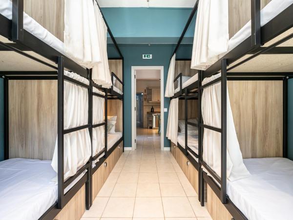 Walk in Hostel Faro Airport : photo 5 de la chambre lit dans dortoir mixte de 8 lits