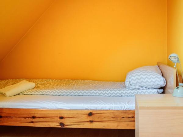 Dom Pielgrzyma Przystanek Wiara : photo 1 de la chambre chambre simple avec salle de bains privative