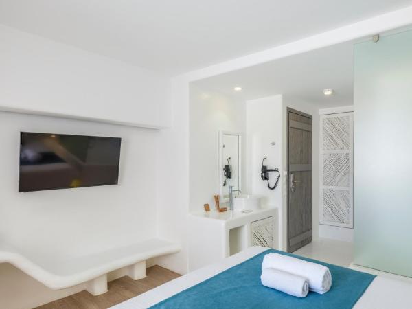 Akkadian LGBT Boutique Hotel : photo 3 de la chambre chambre double deluxe - vue latérale sur mer