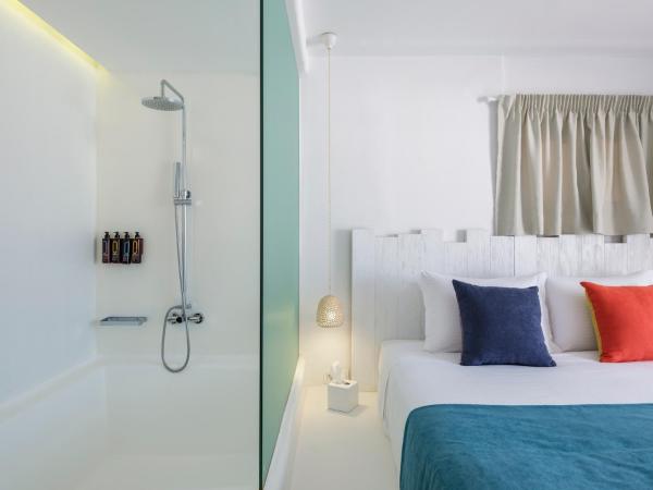 Akkadian LGBT Boutique Hotel : photo 5 de la chambre chambre double deluxe - vue latérale sur mer