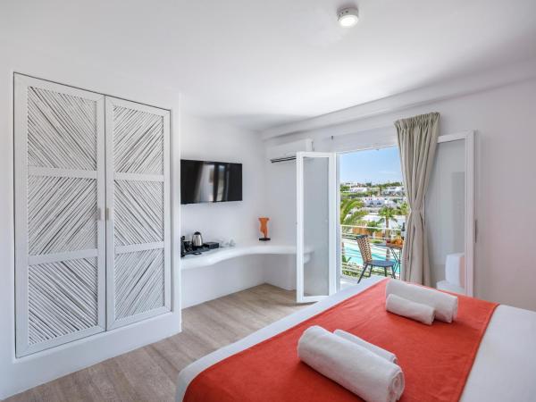 Akkadian LGBT Boutique Hotel : photo 2 de la chambre chambre double - vue sur piscine