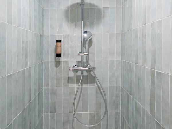 Villa Robs - Appartements tout confort, Netflix, Haut débit, Localisation idéale - Courts séjours & Affaires : photo 9 de la chambre appartement 1 chambre supérieur