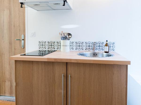 Villa Robs - Appartements tout confort, Netflix, Haut débit, Localisation idéale - Courts séjours & Affaires : photo 8 de la chambre appartement 1 chambre supérieur