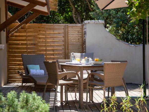 Résidence Sophia : photo 8 de la chambre maison (2 adultes + 2 enfants) avec terrasse - vue sur parking