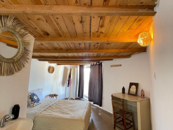 Surf HouseMaroc : photo 1 de la chambre chambre double avec salle de bains privative