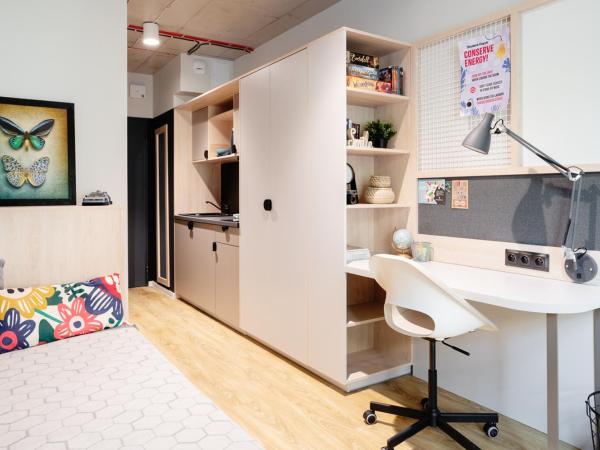 Chillout Dorm Warszawa : photo 1 de la chambre chambre simple avec salle de bains privative