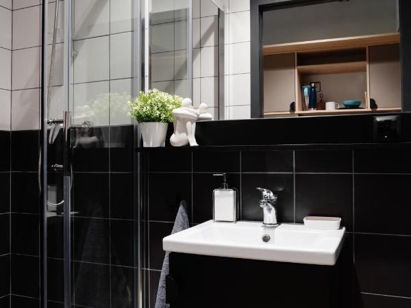 Chillout Dorm Warszawa : photo 4 de la chambre chambre simple avec salle de bains privative