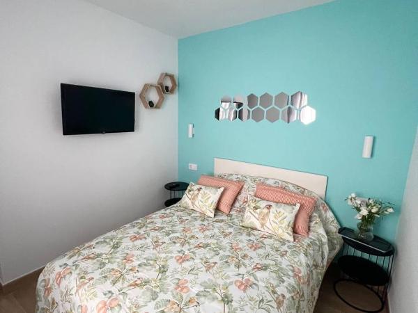 Pensión Alicante Bergez : photo 5 de la chambre chambre double avec balcon