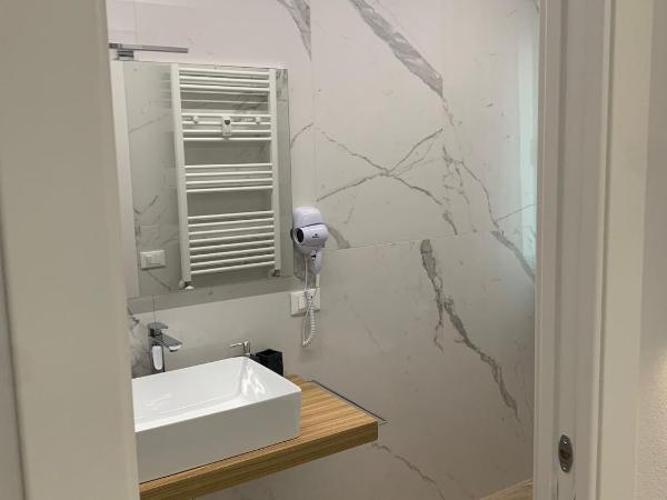 Fla Rooms : photo 6 de la chambre chambre double ou lits jumeaux avec salle de bains privative