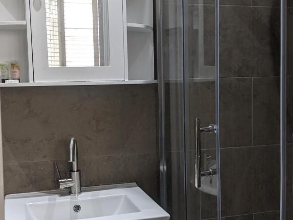 Relax Inn Guest House : photo 9 de la chambre chambre familiale