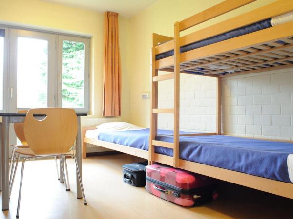 Hostel Europa : photo 5 de la chambre chambre quadruple avec salle de bains privative