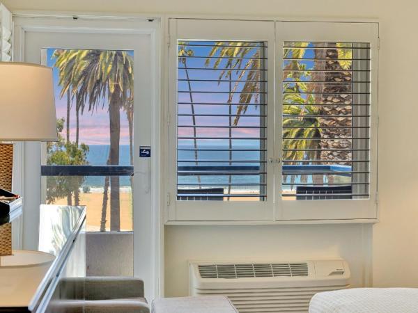 Ocean View Hotel : photo 3 de la chambre chambre double de luxe avec deux lits doubles - vue sur l'océan