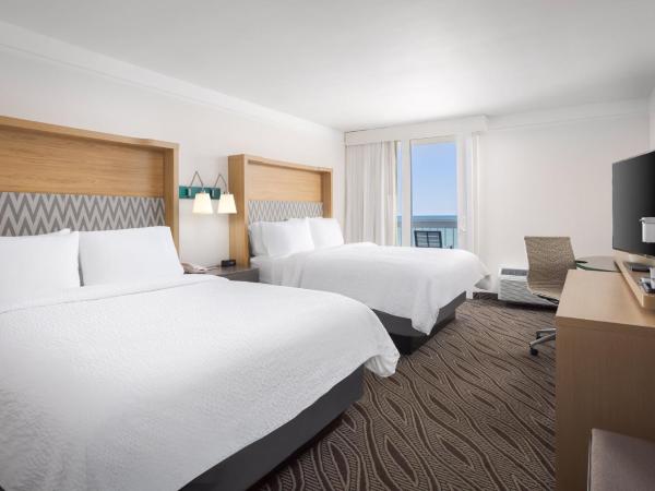 Holiday Inn Resort Oceanfront at Surfside Beach, an IHG Hotel : photo 4 de la chambre chambre standard avec 2 lits queen-size et balcon
