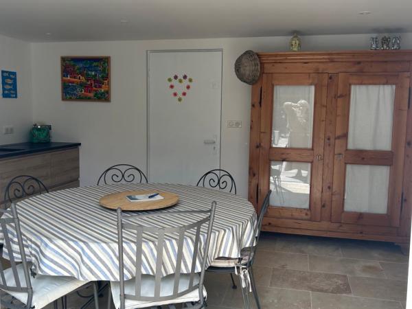 Dbarka7 : photo 1 de la chambre chambre lit queen-size - vue sur piscine