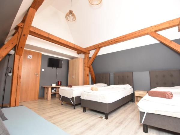 DUKES Hostel - Pokoje prywatne, RYNEK : photo 4 de la chambre chambre familiale avec salle de bains commune