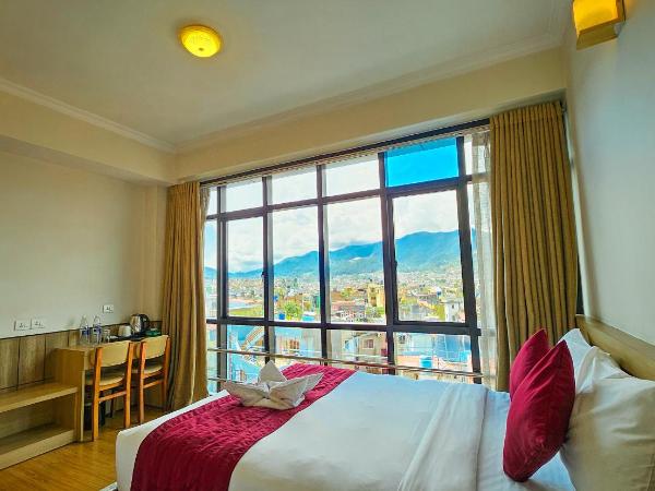 Drishya Hotel : photo 2 de la chambre deluxe queen room with mountain and city view