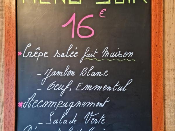 Hébergement Artense : photo 4 de la chambre chambre quadruple avec salle de bains privative