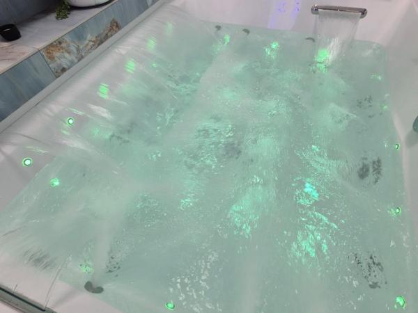 Albicocche House Catania : photo 10 de la chambre suite avec jacuzzi