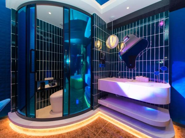 Space Design Hotel : photo 7 de la chambre suite deluxe avec baignoire spa