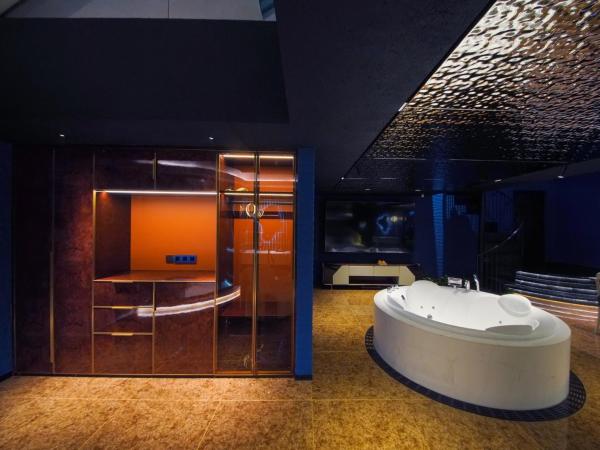 Space Design Hotel : photo 10 de la chambre suite deluxe avec baignoire spa