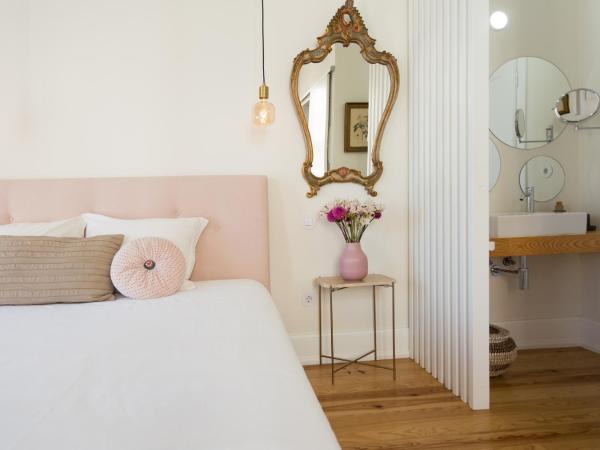 Vila Julieta Guesthouse : photo 3 de la chambre chambre lit king-size avec balcon