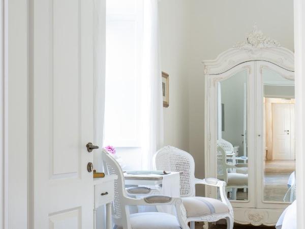 The Byron : photo 2 de la chambre suite lit king-size avec balcon