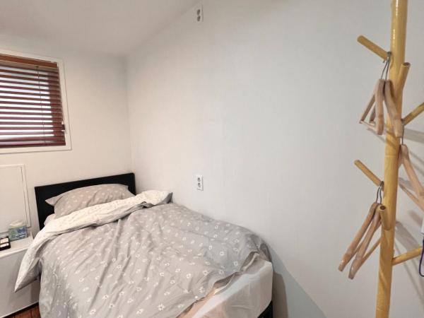 OkiDoki House : photo 7 de la chambre chambre simple avec salle de bains privative