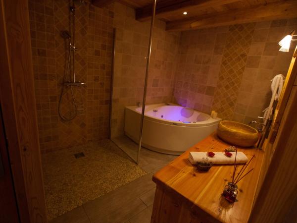 Le Bacchu Ber : photo 9 de la chambre chambre double avec baignoire spa