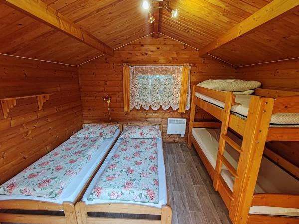 Pension Trojská : photo 1 de la chambre bungalow avec salle de bains commune