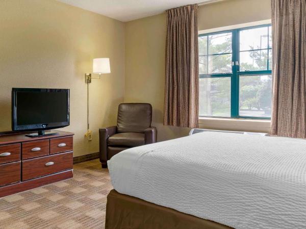 Extended Stay America Suites - Phoenix - Chandler : photo 2 de la chambre studio avec 1 lit queen-size - accessible aux personnes à mobilité réduite - non-fumeurs