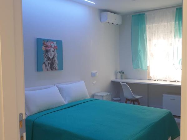 F Rooms Napoli Via Sementini : photo 5 de la chambre chambre double ou lits jumeaux