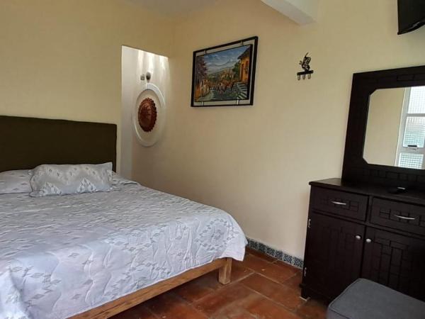 Naemy Suite's : photo 1 de la chambre suite - vue sur jardin