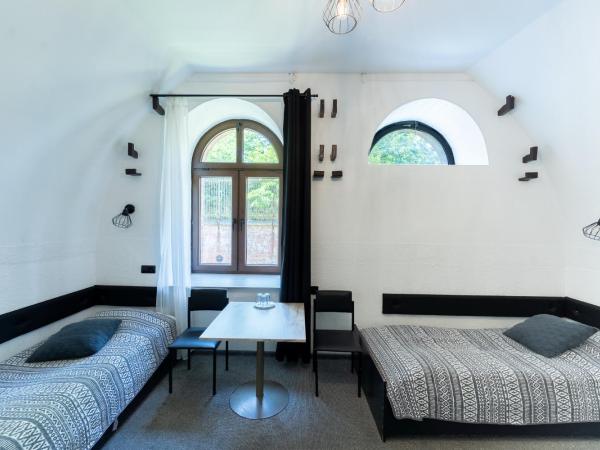 Twierdza Toruń - Fort IV : photo 2 de la chambre chambre triple avec salle de bains privative