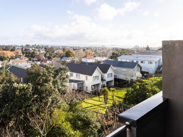 Albert Accommodation : photo 10 de la chambre chambre familiale avec terrasse 