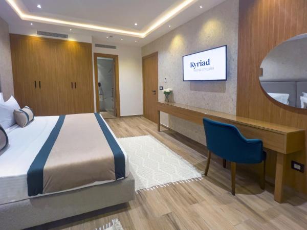 Kyriad Prestige City Center Tunis : photo 6 de la chambre suite exécutive avec 1 lit king-size
