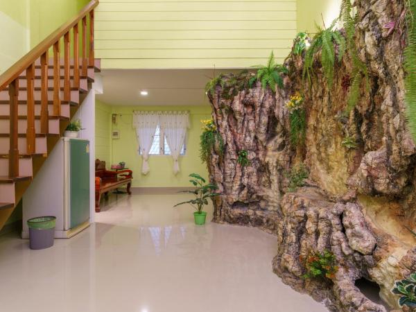 SriRungRueng Place : photo 1 de la chambre chambre triple supérieure