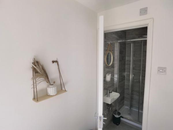 HarmonyNest Parkview Elegance : photo 5 de la chambre chambre double avec salle de bains privative