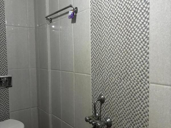 The Royal Lake View Villa : photo 4 de la chambre chambre simple avec salle de bains