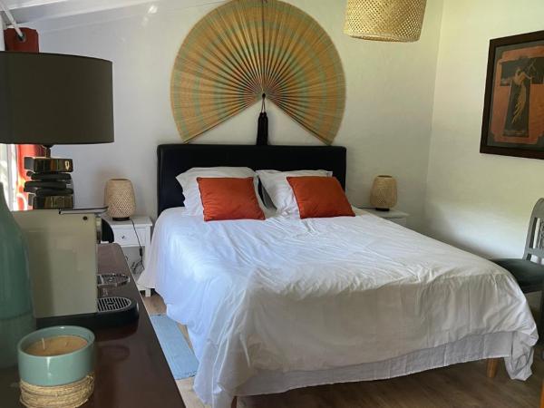 La Borréliane : photo 1 de la chambre chambre double - vue sur piscine