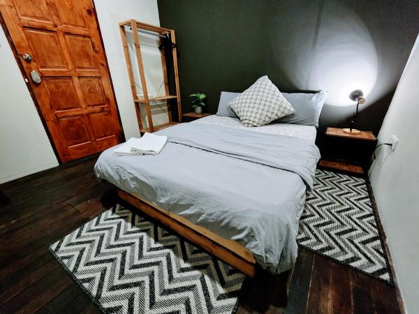 Upspot Kuching Waterfront Premium Hostel : photo 5 de la chambre chambre double Économique