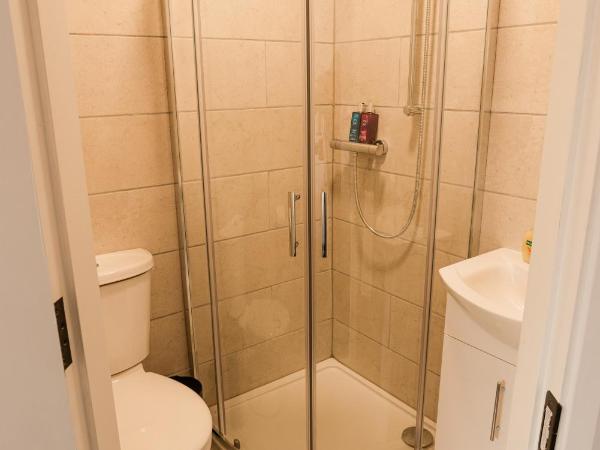 Westwood Court : photo 3 de la chambre chambre lits jumeaux avec salle de bains privative