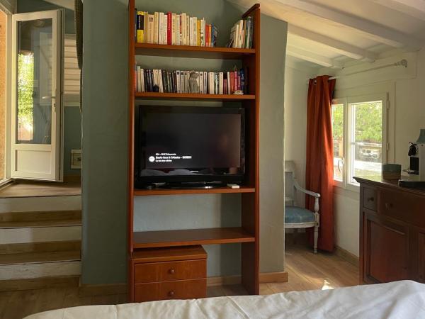 La Borréliane : photo 3 de la chambre chambre double - vue sur piscine