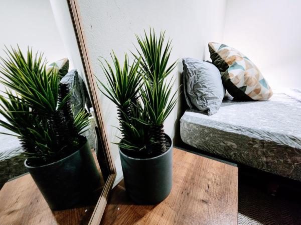 Upspot Kuching Waterfront Premium Hostel : photo 1 de la chambre chambre lit queen-size deluxe