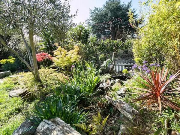 Chambre de charme sur le GR 34 et la vélo route maritime : photo 1 de la chambre chambre double avec salle de bains privative