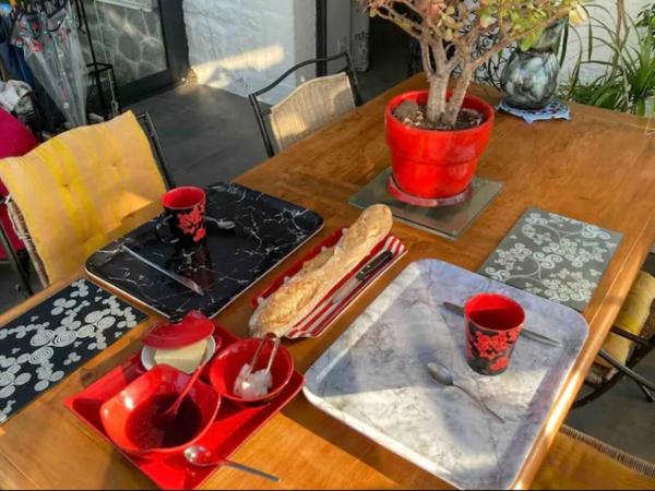 Chambre de charme sur le GR 34 et la vélo route maritime : photo 4 de la chambre chambre double avec salle de bains privative